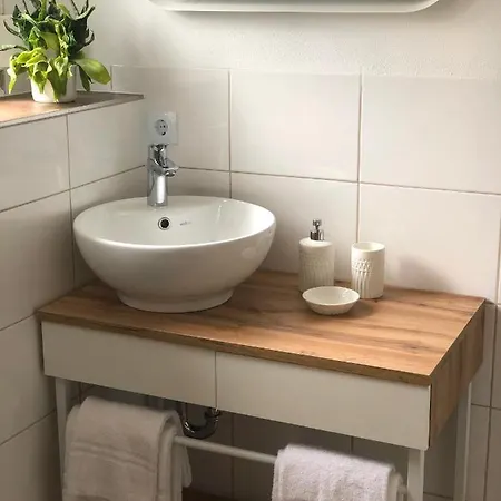 & Restaurant Gruener Baum