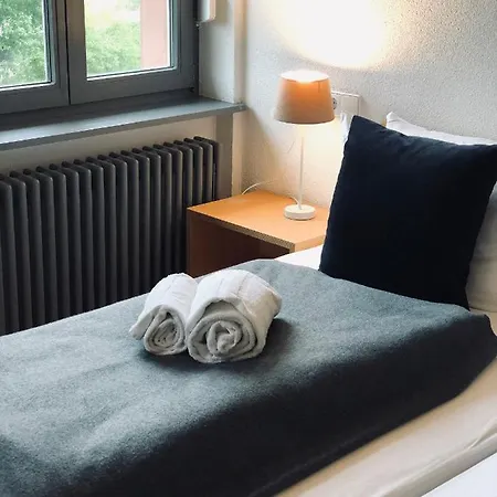 & Restaurant Gruener Baum 2*