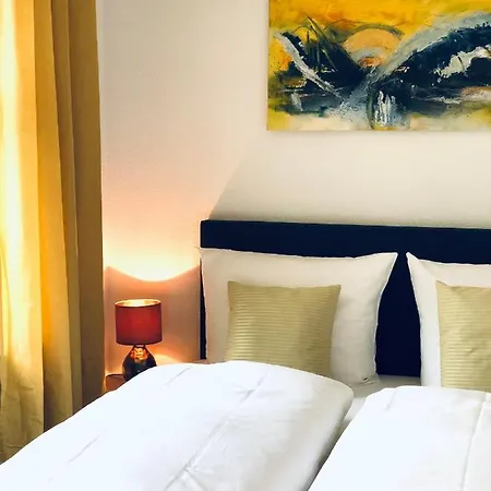 & Restaurant Gruener Baum 酒店 2*