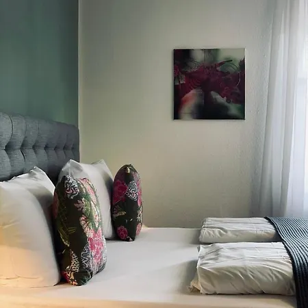 & Restaurant Gruener Baum 2*