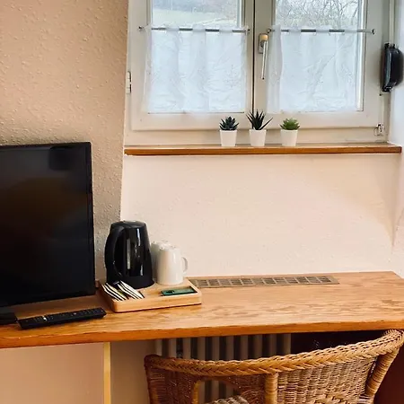 & Restaurant Gruener Baum