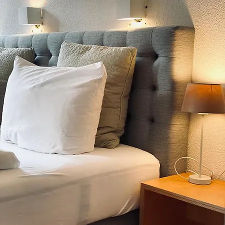 & Restaurant Gruener Baum