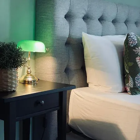 & Restaurant Gruener Baum 美泽森