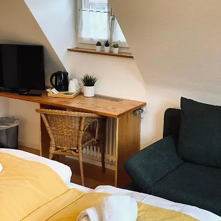 & Restaurant Gruener Baum 美泽森