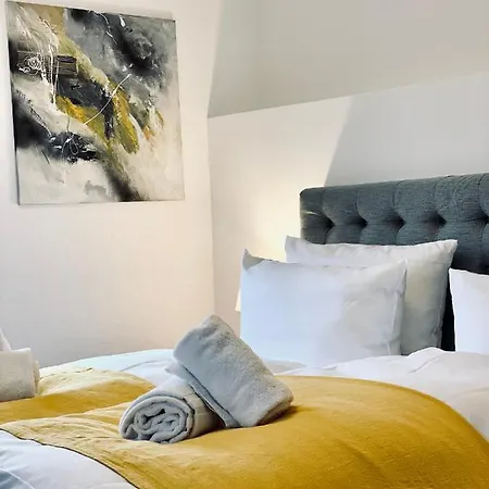 & Restaurant Gruener Baum 2*