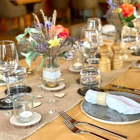 מלון & Restaurant Gruener Baum מרזהאוזן