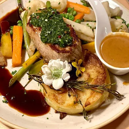 & Restaurant Gruener Baum מלון