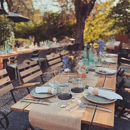 & Restaurant Gruener Baum Merzhausen