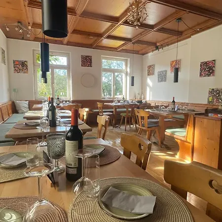 Hotel & Restaurant Gruener Baum 2*
