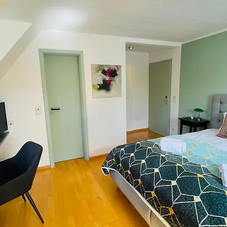 & Restaurant Gruener Baum