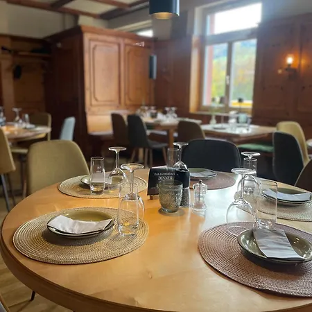 & Restaurant Gruener Baum 酒店 2*