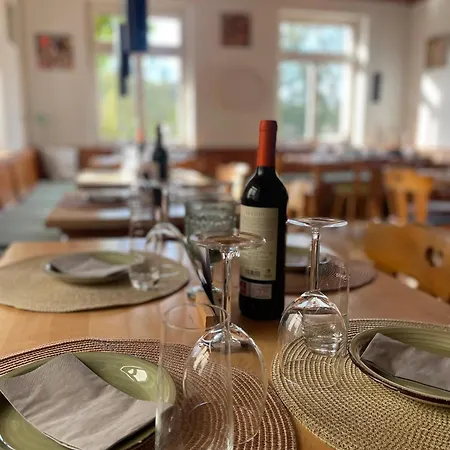 & Restaurant Gruener Baum 酒店