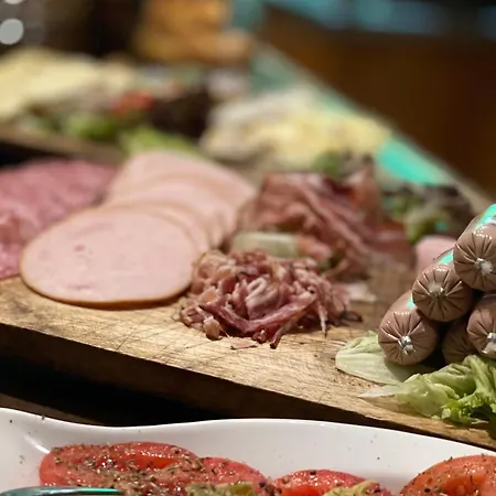 & Restaurant Gruener Baum