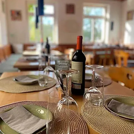 & Restaurant Gruener Baum