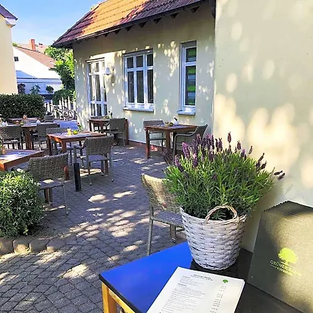& Restaurant Gruener Baum