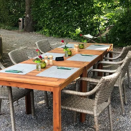 & Restaurant Gruener Baum מרזהאוזן