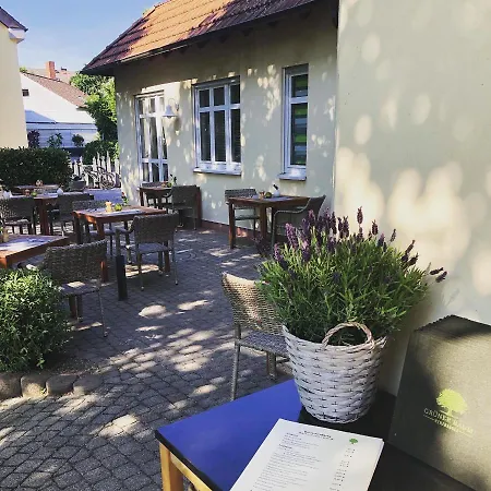 & Restaurant Gruener Baum מלון
