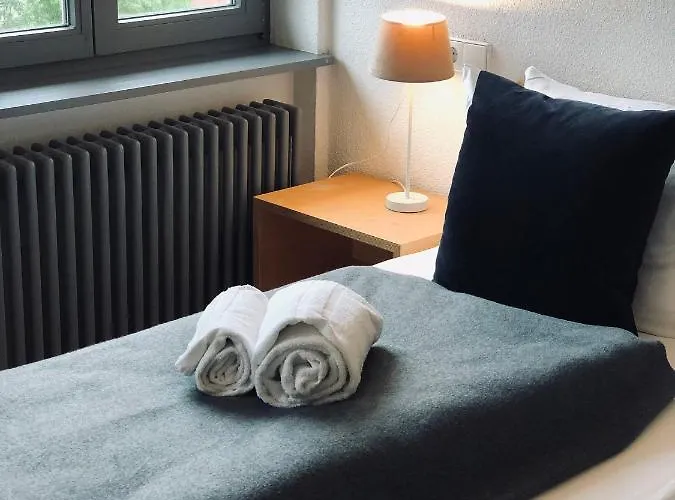 & Restaurant Gruener Baum 2*