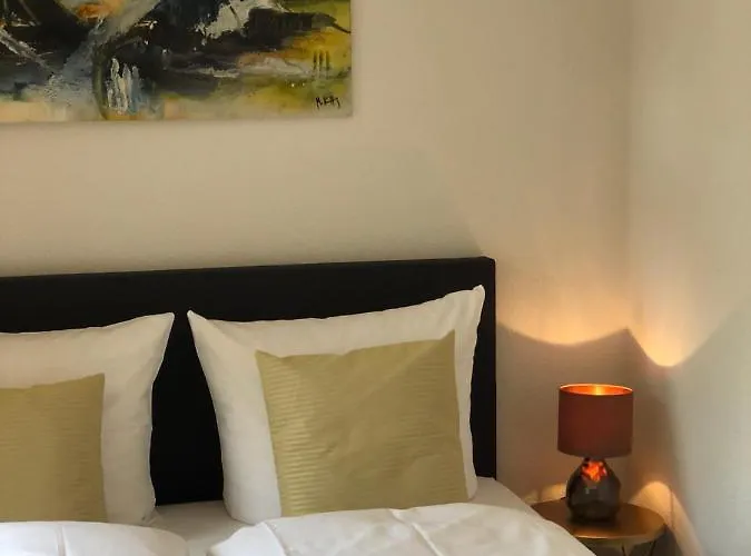 & Restaurant Gruener Baum מלון 2*