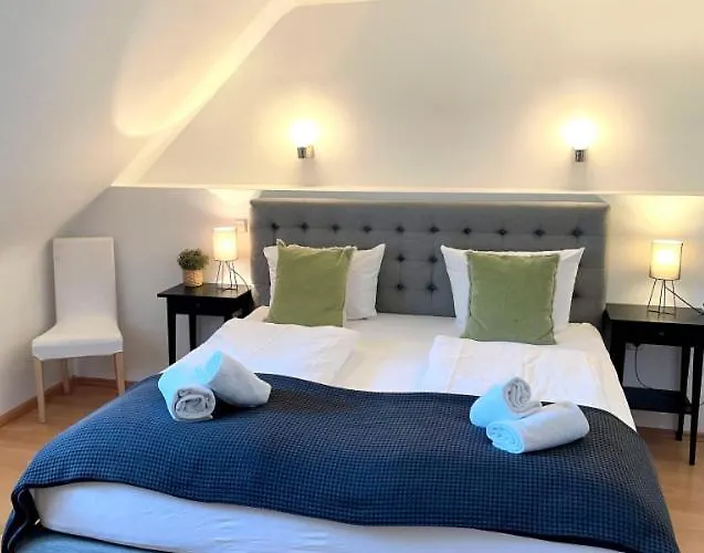 & Restaurant Gruener Baum מלון 2*