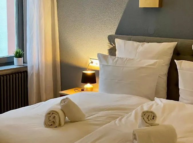 & Restaurant Gruener Baum מלון