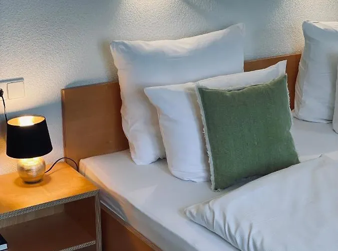 מלון & Restaurant Gruener Baum מרזהאוזן