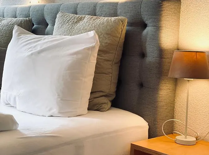 & Restaurant Gruener Baum