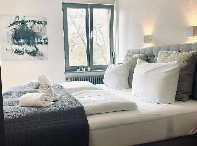 & Restaurant Gruener Baum מלון