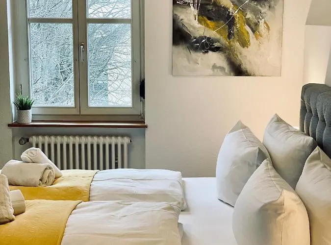 & Restaurant Gruener Baum מלון