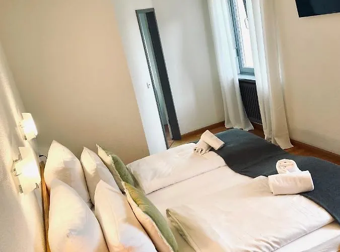 & Restaurant Gruener Baum 2*