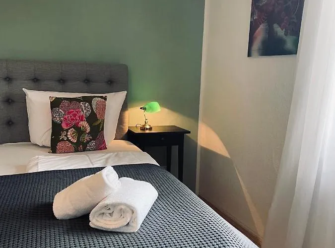 & Restaurant Gruener Baum מלון מרזהאוזן