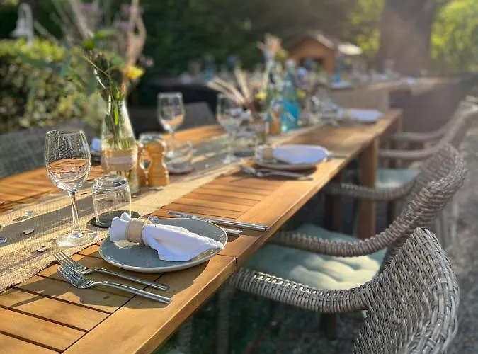 מלון & Restaurant Gruener Baum 2*