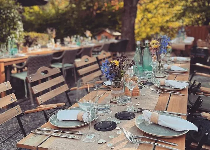 & Restaurant Gruener Baum מרזהאוזן