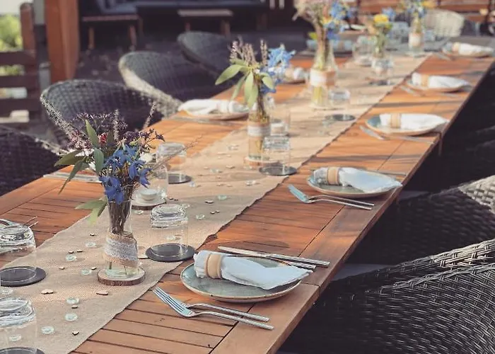 & Restaurant Gruener Baum מלון