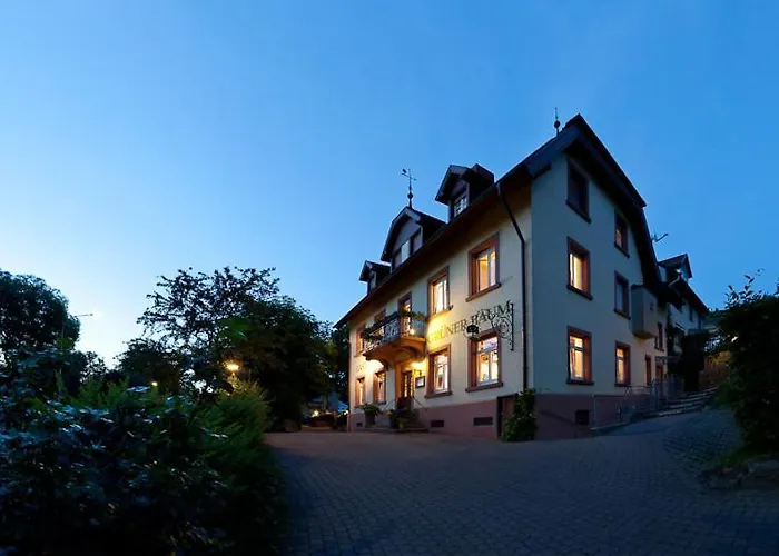 & Restaurant Gruener Baum מרזהאוזן