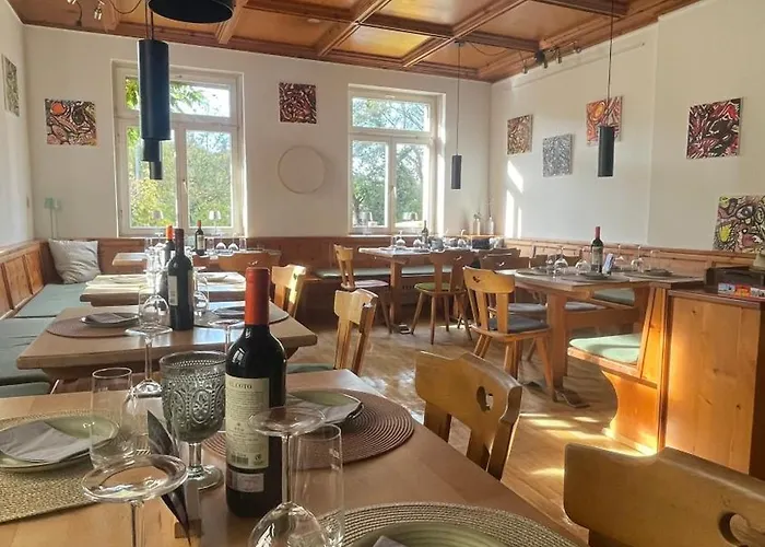 מלון & Restaurant Gruener Baum 2*