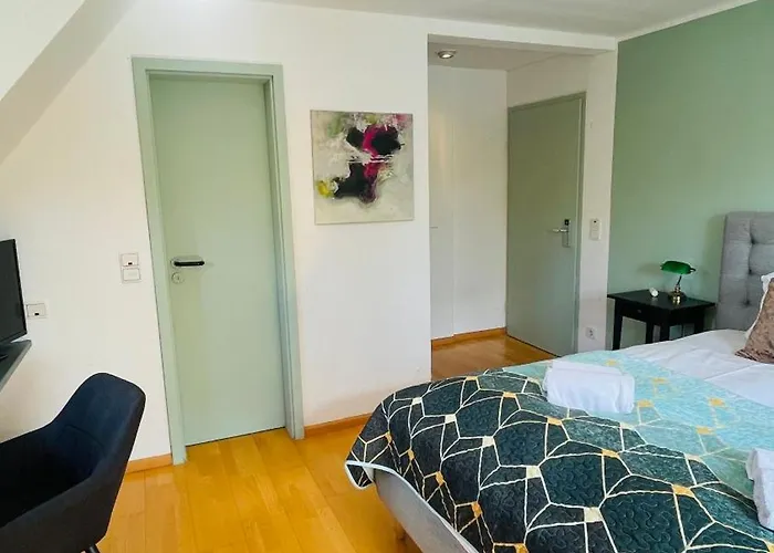 & Restaurant Gruener Baum