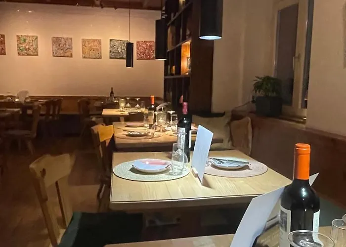 & Restaurant Gruener Baum מלון