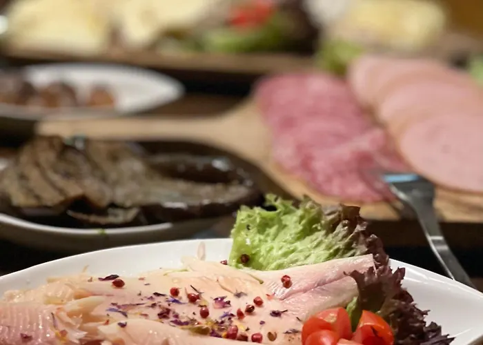 מלון & Restaurant Gruener Baum 2*