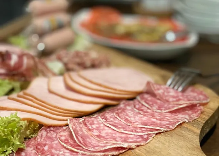 & Restaurant Gruener Baum מרזהאוזן