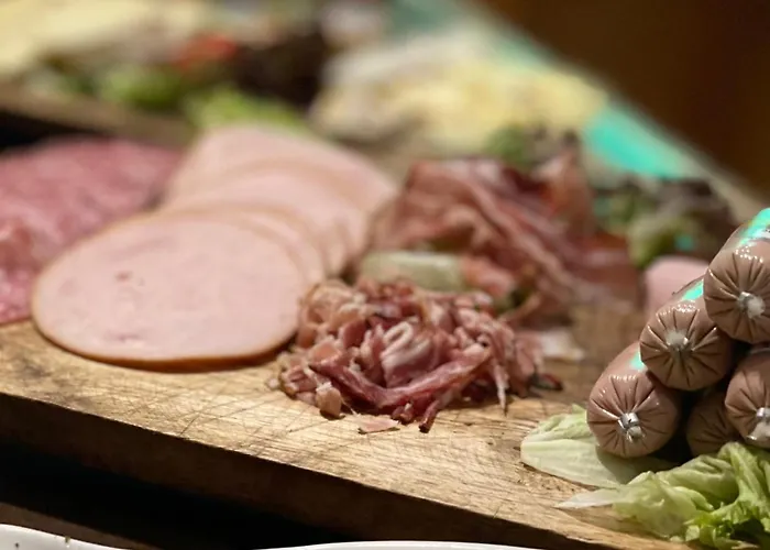 & Restaurant Gruener Baum