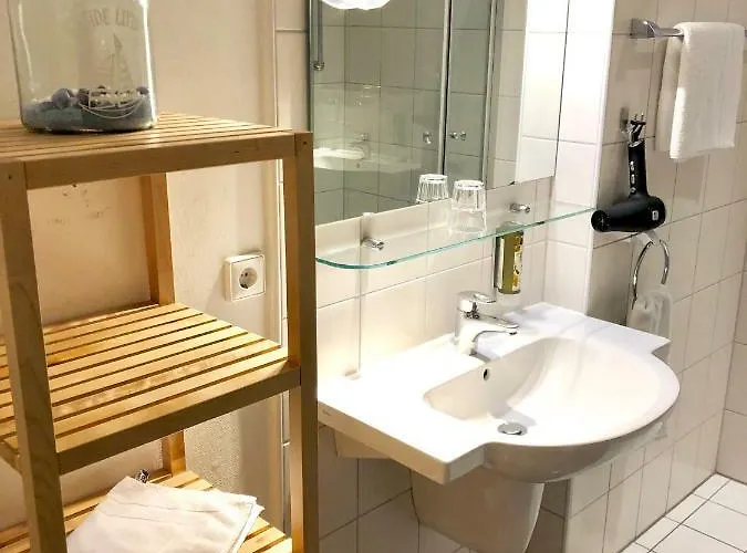 & Restaurant Gruener Baum מלון